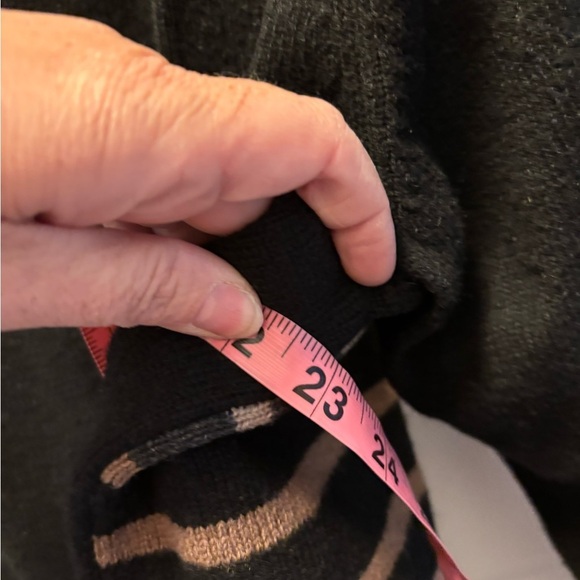 * Men’s size M 100% wool sweater. Approx 23ptp - Picture 3 of 4